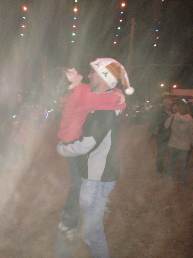 2012/12(Dec)/10(Before Christmas Fun)/640x480_2012-12-21 09 Trail of Lights.jpg